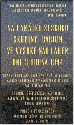 Pamětní deska paraskupiny Barium na hřbitově ve Vysoké